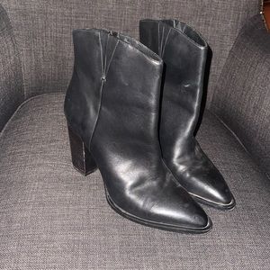 8.5 vince camuto booties. made in italy